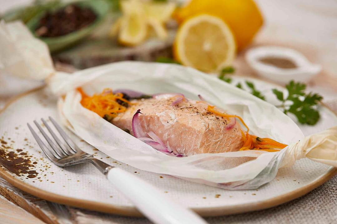 Salmón natural empapelado o papillote